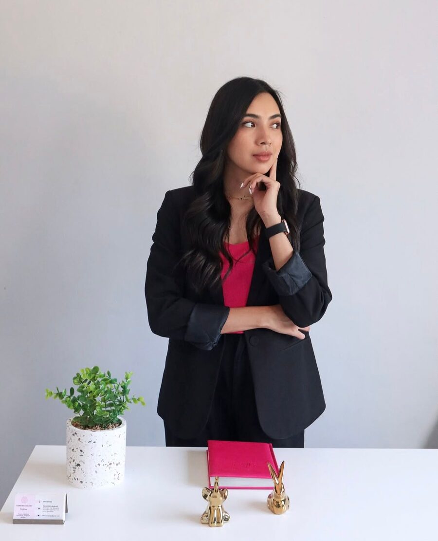 Karen Magdaleno en su consultorio
